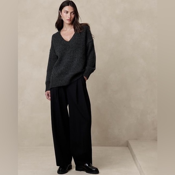NWT! Banana Republic Gray Salma Wool Cottonn Oversized Sweater - Size XS 💙 - Picture 2 of 8